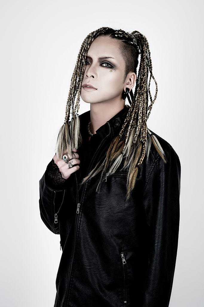 アルファード・アルフォート・フミヤ[ベース]